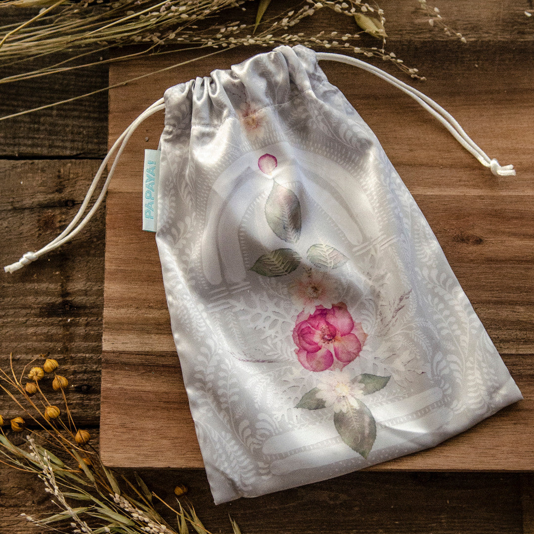 Altar Lace Postcard Set in Satin Gift Bag