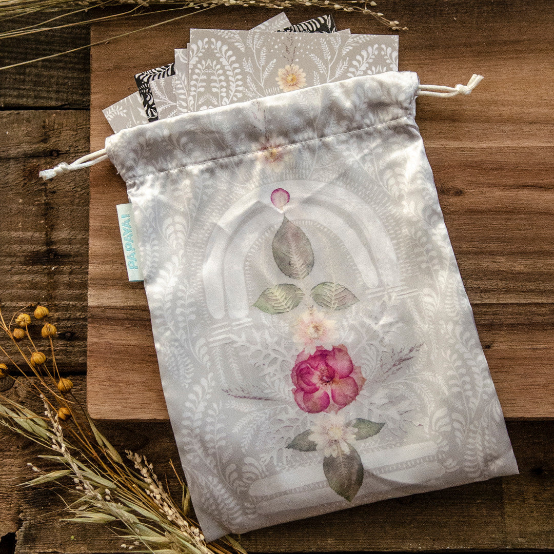 Altar Lace Postcard Set in Satin Gift Bag