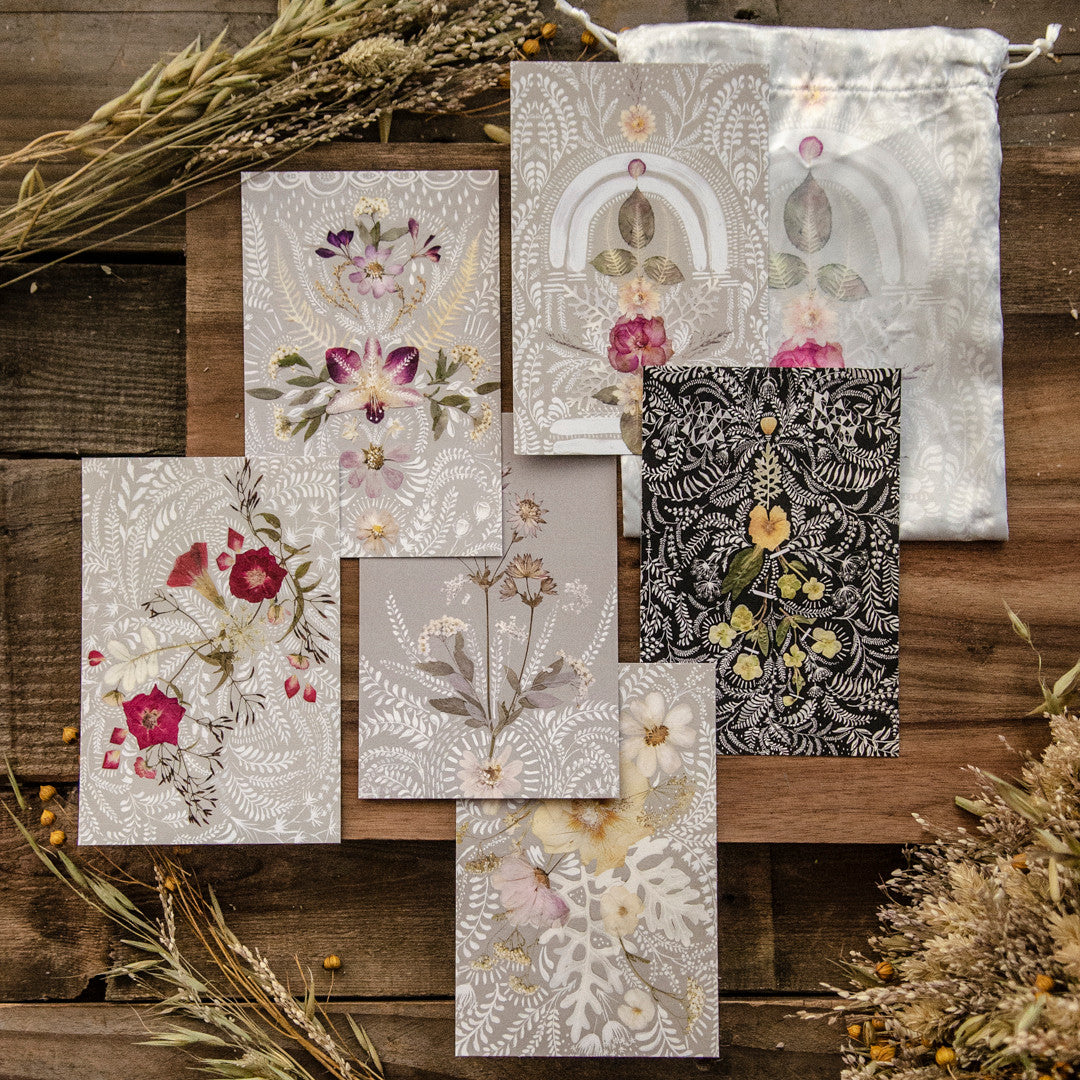 Altar Lace Postcard Set in Satin Gift Bag