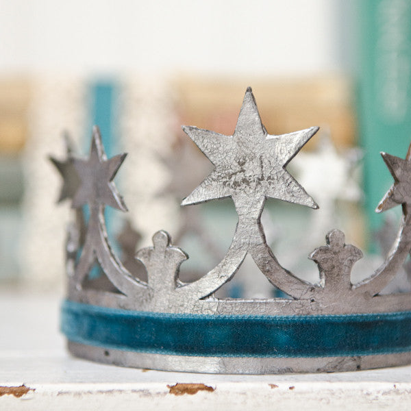 Distressed Crown and Bookshelf Propping Idea