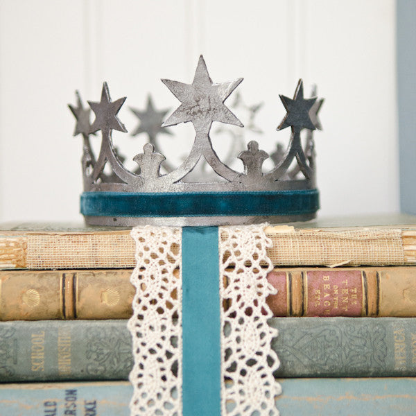 Distressed Crown and Bookshelf Propping Idea